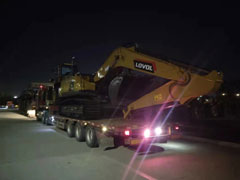 35臺360挖掘機(jī)歷經(jīng)17小時(shí)連夜發(fā)車