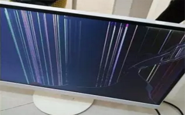 運(yùn)輸過(guò)程屏幕全部爆，中通快遞說(shuō)：誰(shuí)叫你選擇我們的快遞？