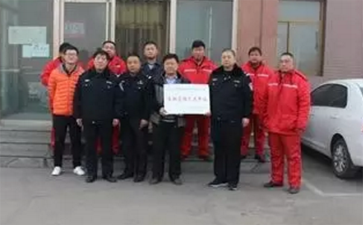 交警大隊(duì)深入?；\(yùn)輸公司進(jìn)行春運(yùn)安全檢查