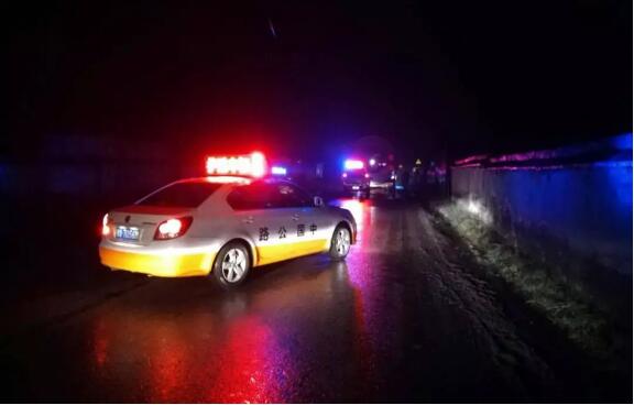 緩慢經過狹窄路面