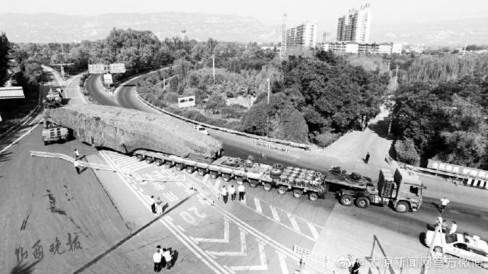 驚！史上最“長”的大件運輸 400多個車輪